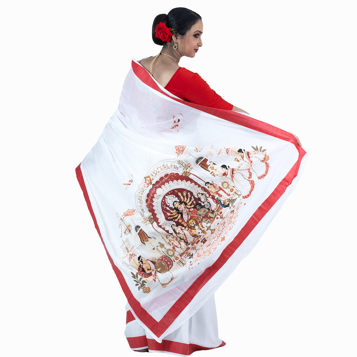 Bonedi Barir Durga Puja Saree – Thakur Dalan Ek-Chala Durga, Dhaki & Aarti Print with Red Laal Paar Border on White Khadi Cotton