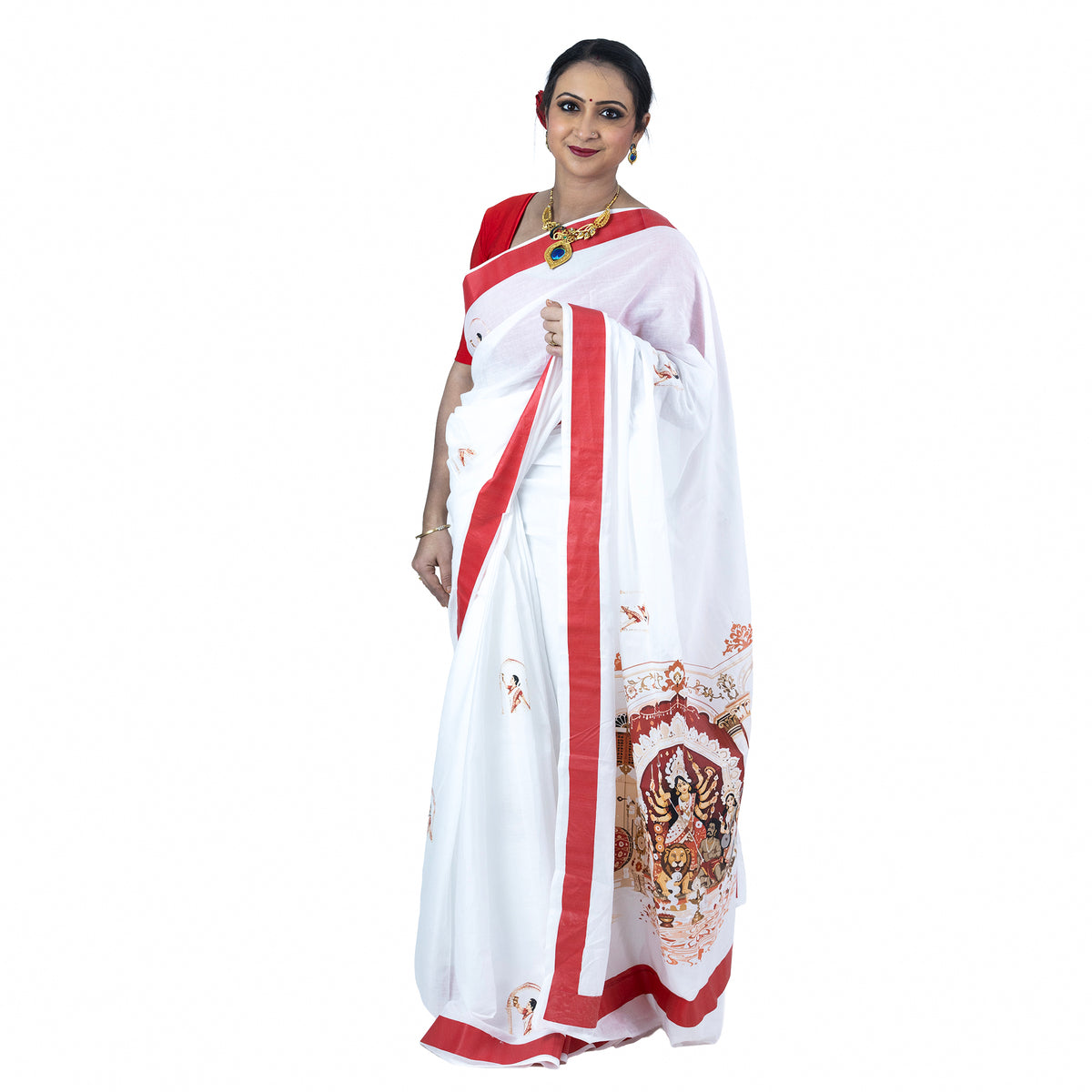 Bonedi Barir Durga Puja Saree – Thakur Dalan Ek-Chala Durga, Dhaki & Aarti Print with Red Laal Paar Border on White Khadi Cotton