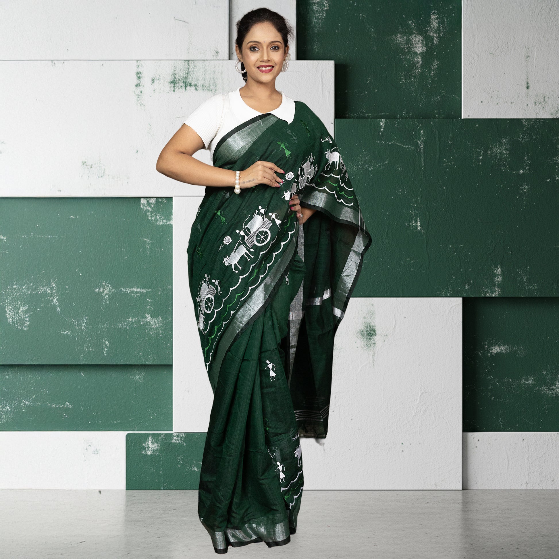 Front view of Kumorparar Gorur Gari Bengali cotton saree featuring traditional bullock cart motifs and a soft, breathable cotton drape.
