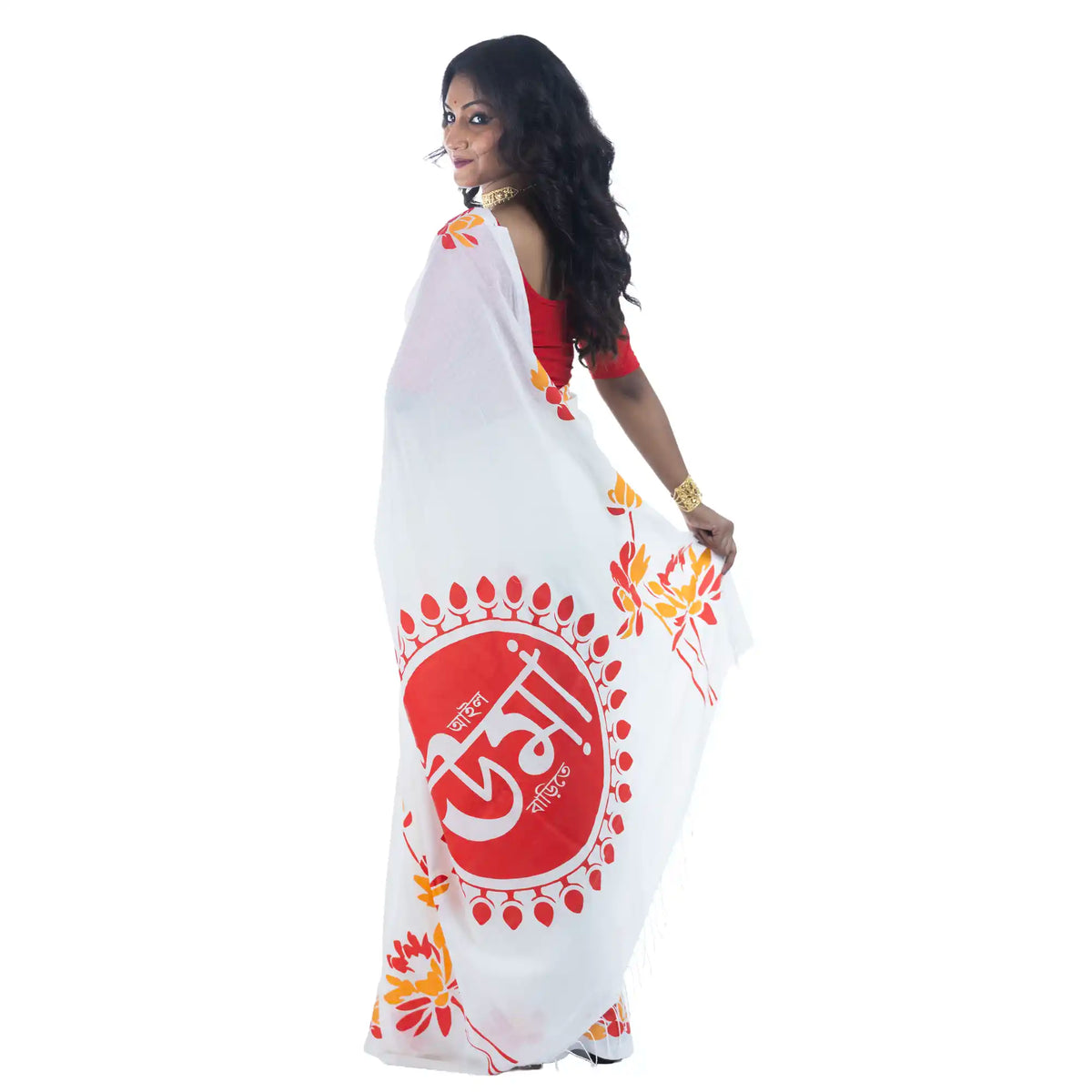 Back view of white cotton saree showing full pallu with red Ailo Uma Barite medallion and lotus border